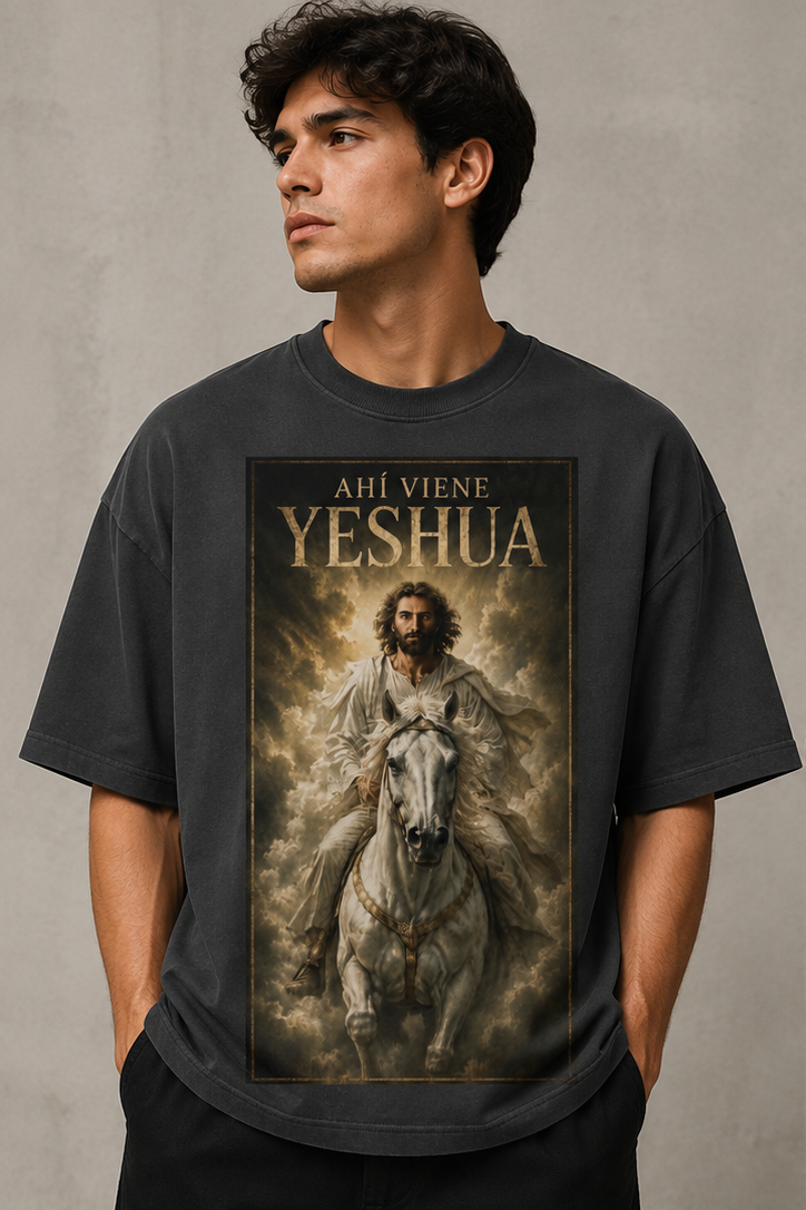 T-SHIRT PLAYERA AHÍ VIENE YESHUA — APOCALIPSIS 19:11