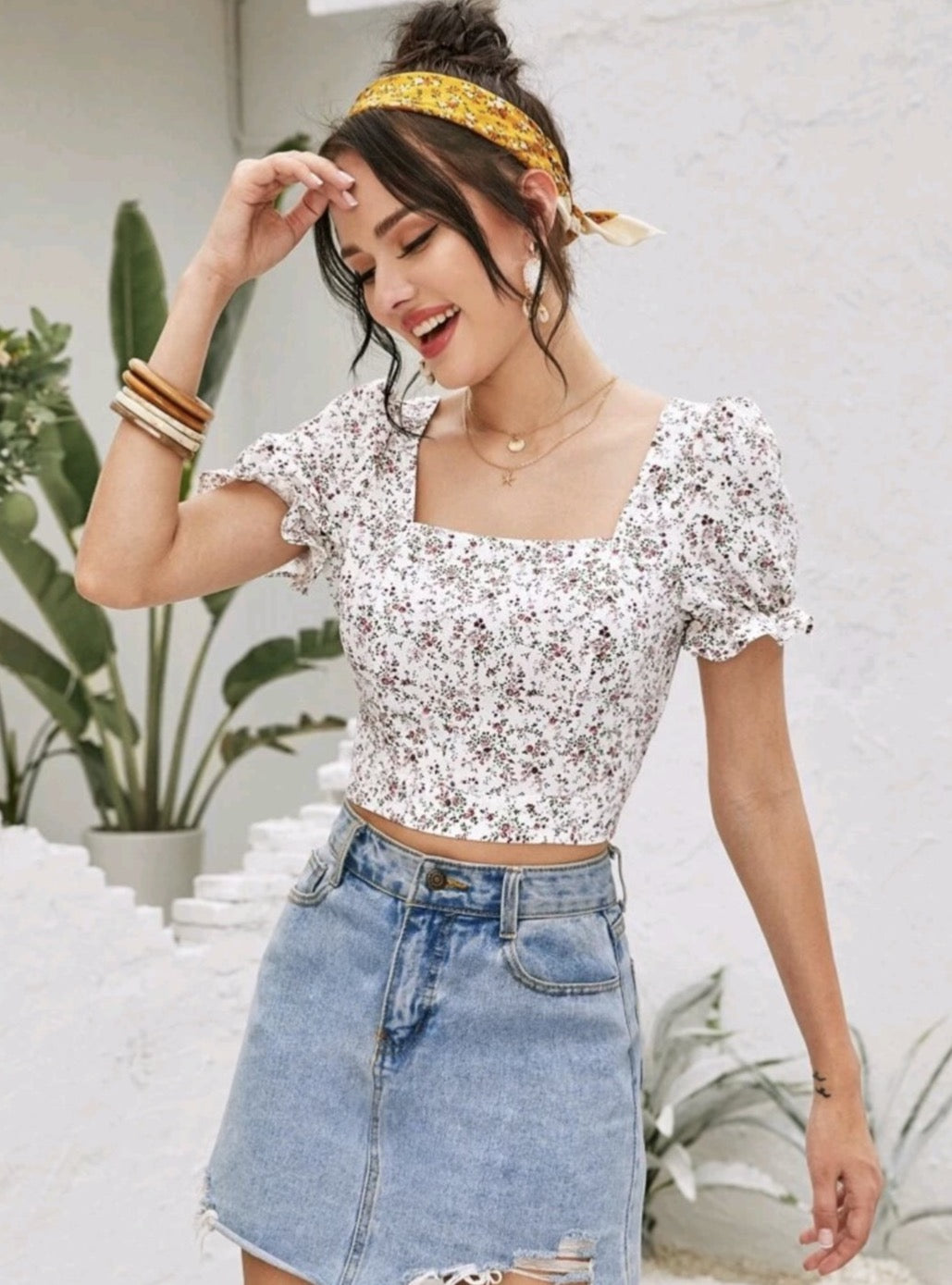 Crop top de flores con escote atrás